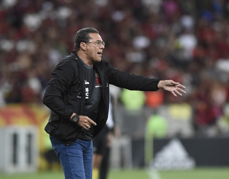 Em detalhes, a estratégia de Luxemburgo para igualar o duelo tático com o Flamengo