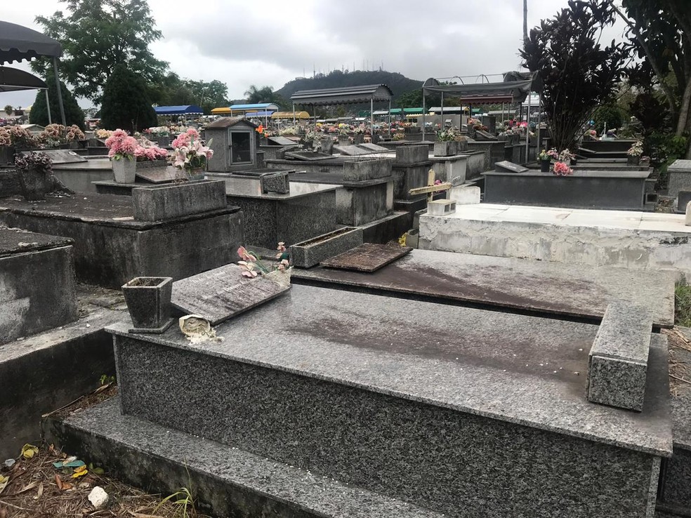 Cemitério do Itacorubi, em Florianópolis — Foto: Graciela Andrade/NSC TV