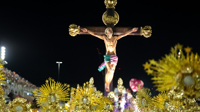 Mangueira Busca Bicampeonato Com Releitura Critica Da Vida De Um Jesus Cristo Nascido No Morro Carnaval 2020 No Rio De Janeiro G1 Sendo um tipo de associação originária da cidade do rio de janeiro, as escolas de samba se apresentam em espetáculos públicos, em forma de cortejo. mangueira busca bicampeonato com