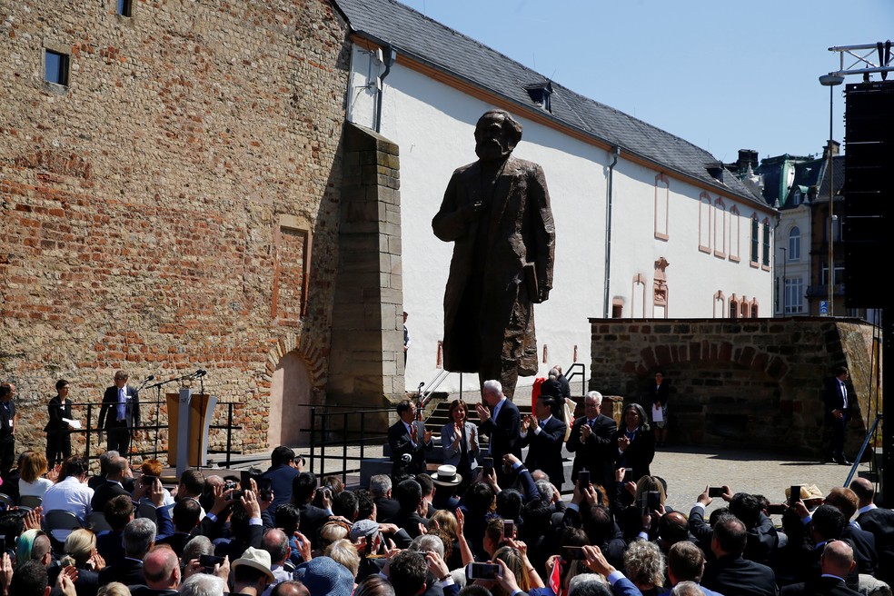 Estátua de Karl Marx foi doada pela China a Trier, cidade natal do filósofo, para celebrar os 200 anos de seu nascimento. (Foto: Wolfgang Rattay/Reuters)
