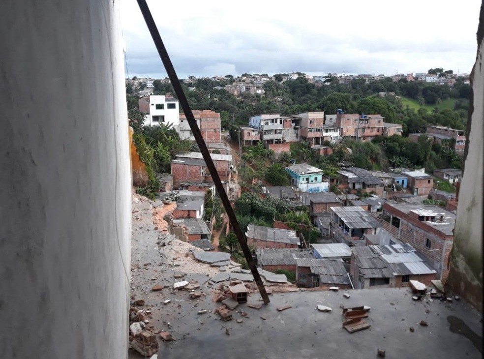 Defesa Civil da cidade irá inspecionar o local — Foto: Divulgação/Corpo de Bombeiros