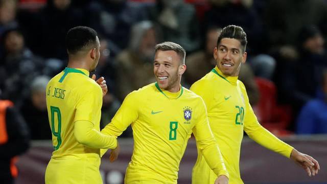 Roberto Firmino Arthur e Gabriel Jesus Brasil x RepÃºblica Tcheca