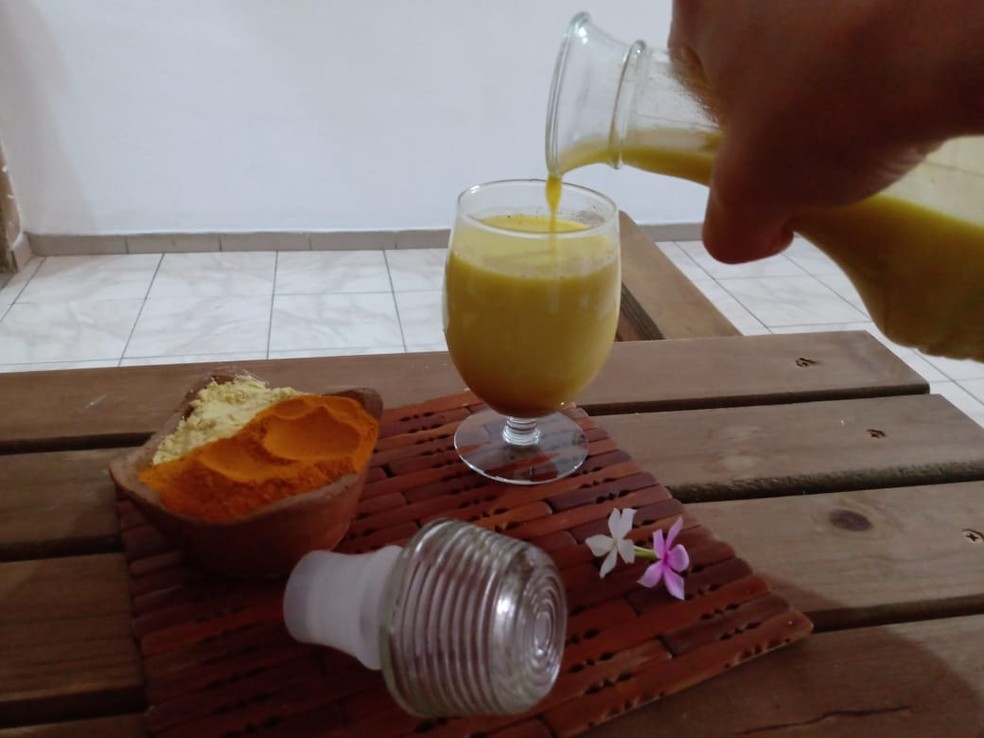 Leite dourado vegano — Foto: Thais Campista