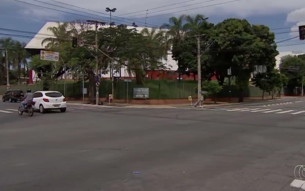Cruzamento das avenida Paranaíba e Tocantins é um dos pontos fiscalizados em Goiânia, Goiás (Foto: TV Anhanguera/Reprodução)