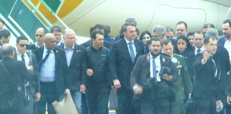 Bolsonaro desembarca em Vitória da Conquista, na Bahia, para inauguração de aeroporto — Foto: Reprodução/GloboNews