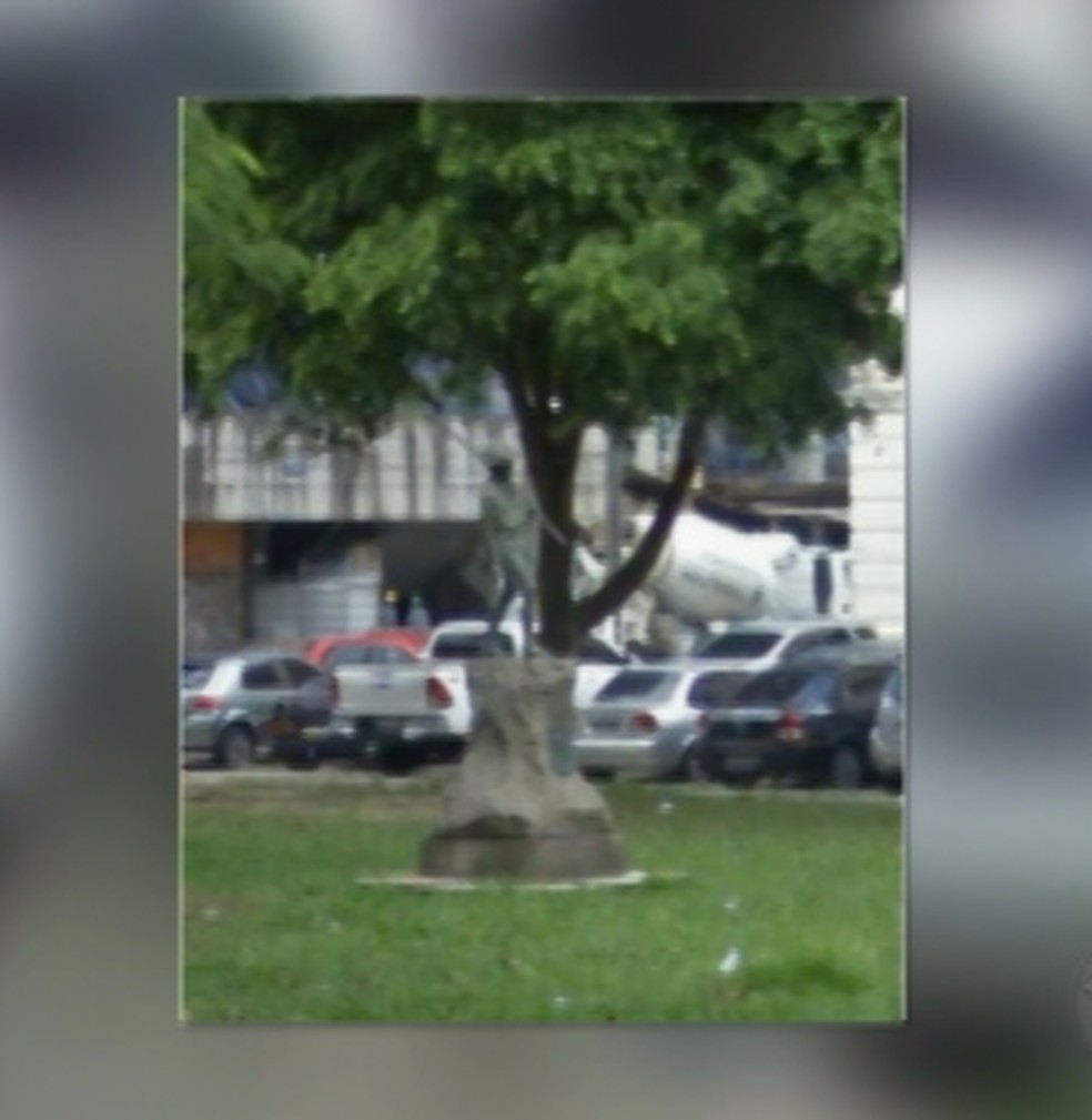 Estátua na praça do Escoteiro, em Belém — Foto: Reprodução/TV Liberal