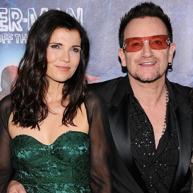 Ali Hewson é casada com o líder do U2, Bono Vox, desde agosto de 1982. O namoro deles começou em 1975, quando eram adolescentes. (Foto: Getty Images)
