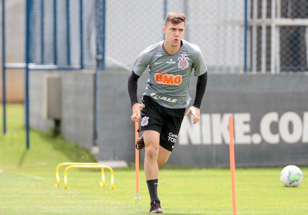 Lucas Piton é submetido a cirurgia de hérnia e passa bem; veja previsão de volta do lateral