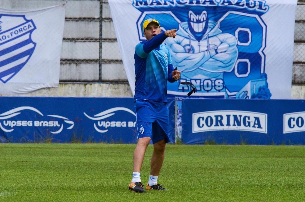 Técnico Bruno Pivetti ainda ajusta a equipe do CSA — Foto: Augusto Oliveira/Ascom CSA
