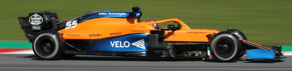 Carlos Sainz com a nova McLaren durante a pré-temporada — Foto: Reuters