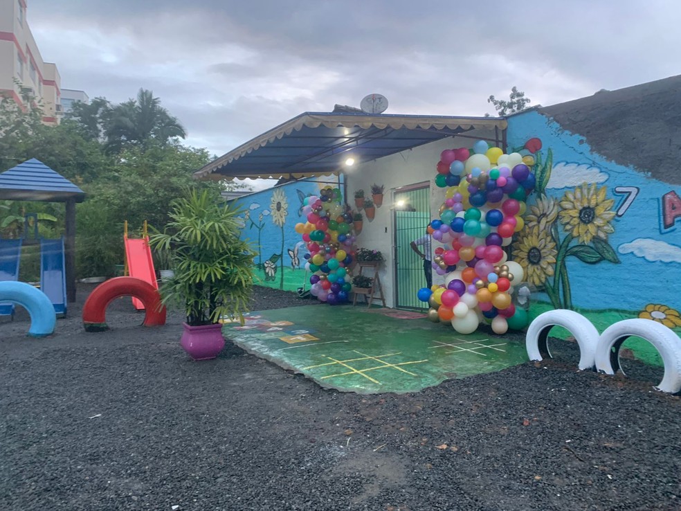 Escola é reaberta após ataque com mortes em Blumenau — Foto: Morgana Fernandes/NSC TV