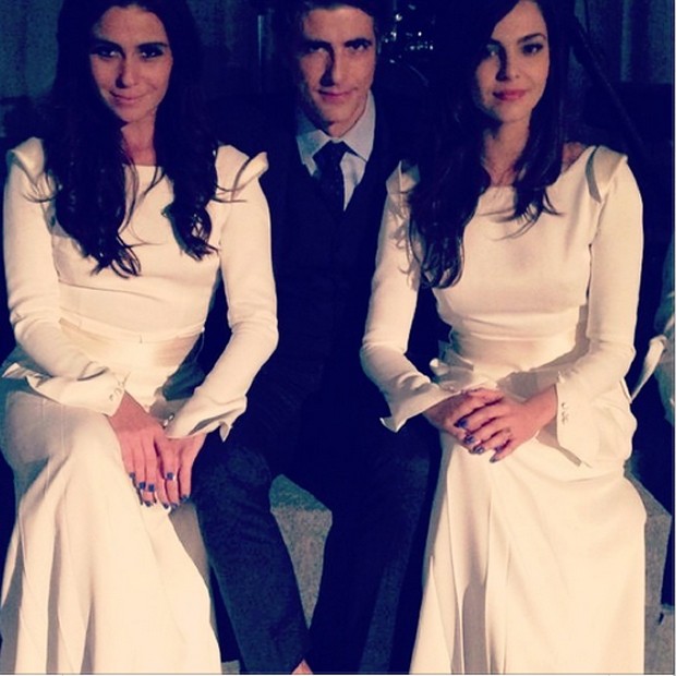 Atores gravam o casamento de Clara e Marina (Foto: Reprodução / Instagram)