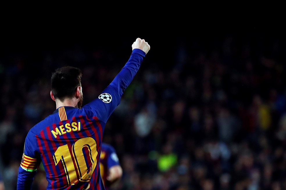 Messi fez 54 gols e 19 assistências em 56 jogos na temporada — Foto: EFE