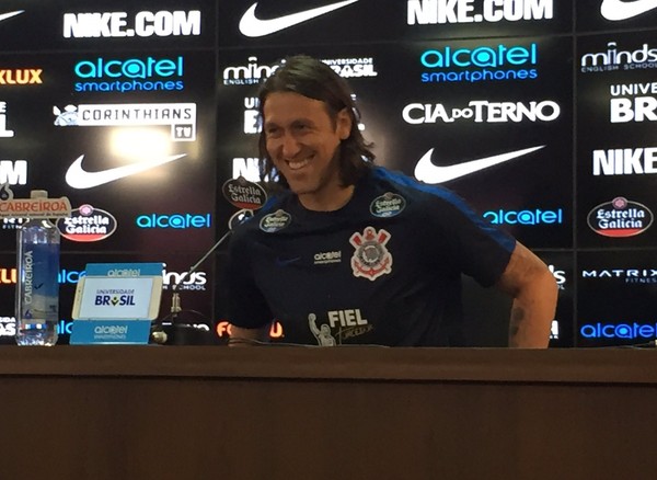 Cássio explica lance com Pratto e rebate Petros: 