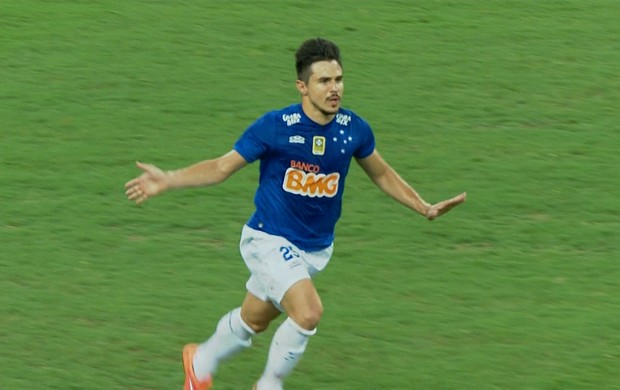 Em jogada insistente, Willian vence com folga enquete de gol mais bonito