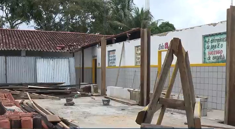 Escola de Dário Meira destruída pela chuva forte de dezembro de 2021 ainda não passou por reparos — Foto: Reprodução/TV Bahia