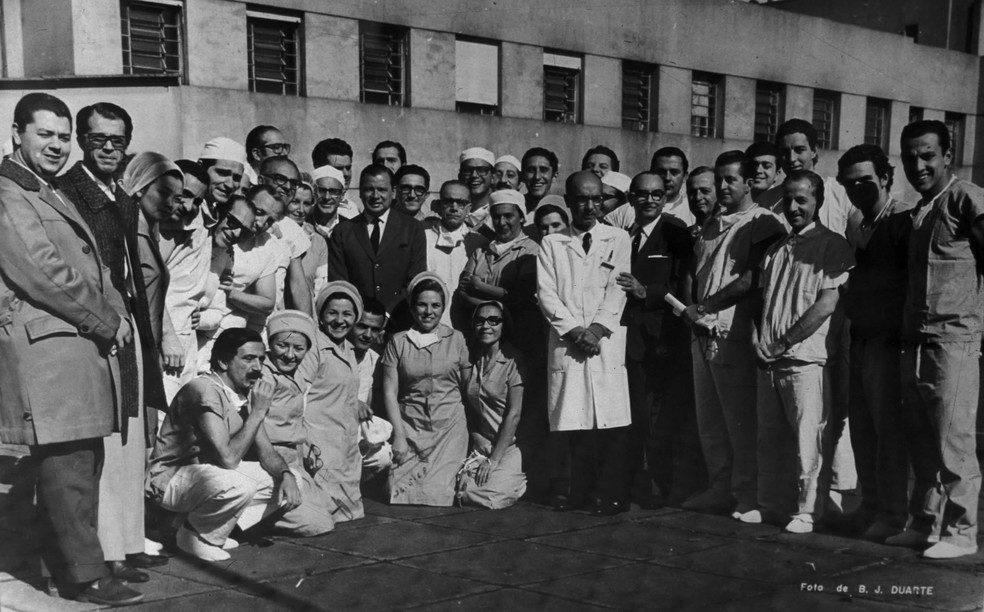 Equipe completa que atuou no primeiro transplante de coração em São Paulo (Foto: Incor/Divulgação)