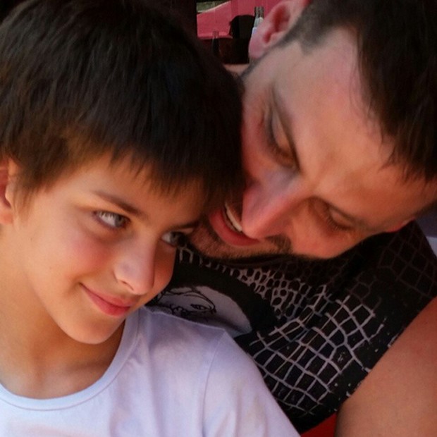 Henri Castelli e o filho Lucas (Foto: Reprodução/Instagram)