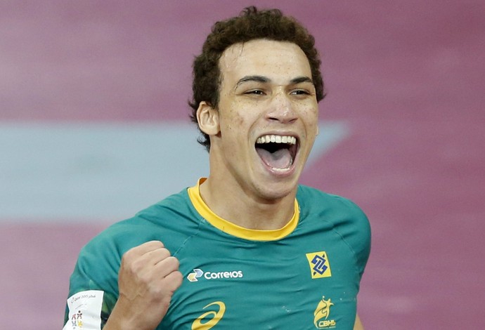 João foi eleito o melhor jogador na vitória do Brasil sobre o Chile (Foto: EFE)