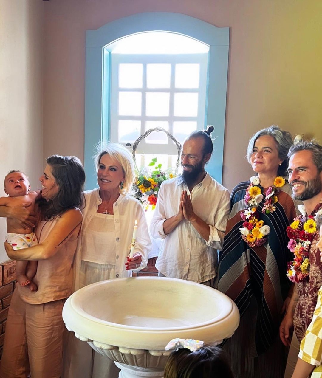 Ana Maria Braga no batizado do neto Varuna (Foto: Reprodução/Instagram)