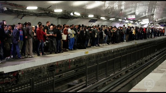 Paris tem dia de caos por greve nos transportes contra a reforma da previdência