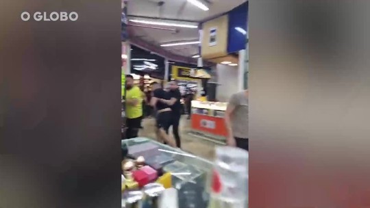 Polícia investiga confusão que deixou uma pessoa ferida em galeria comercial de São Paulo; vídeo