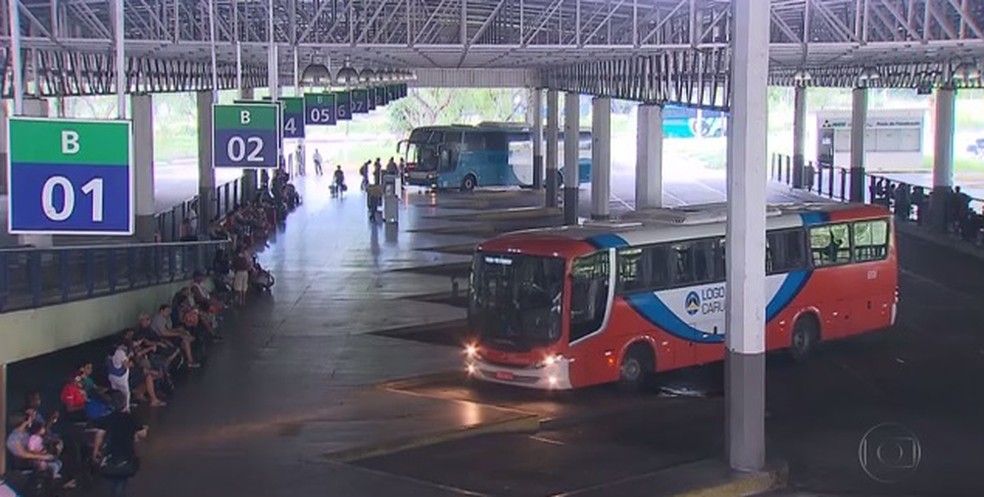 Ônibus intermunicipais saem do Terminal Integrado (TIP), na Zona Oeste do Recife (Foto: Reprodução/TV Globo)