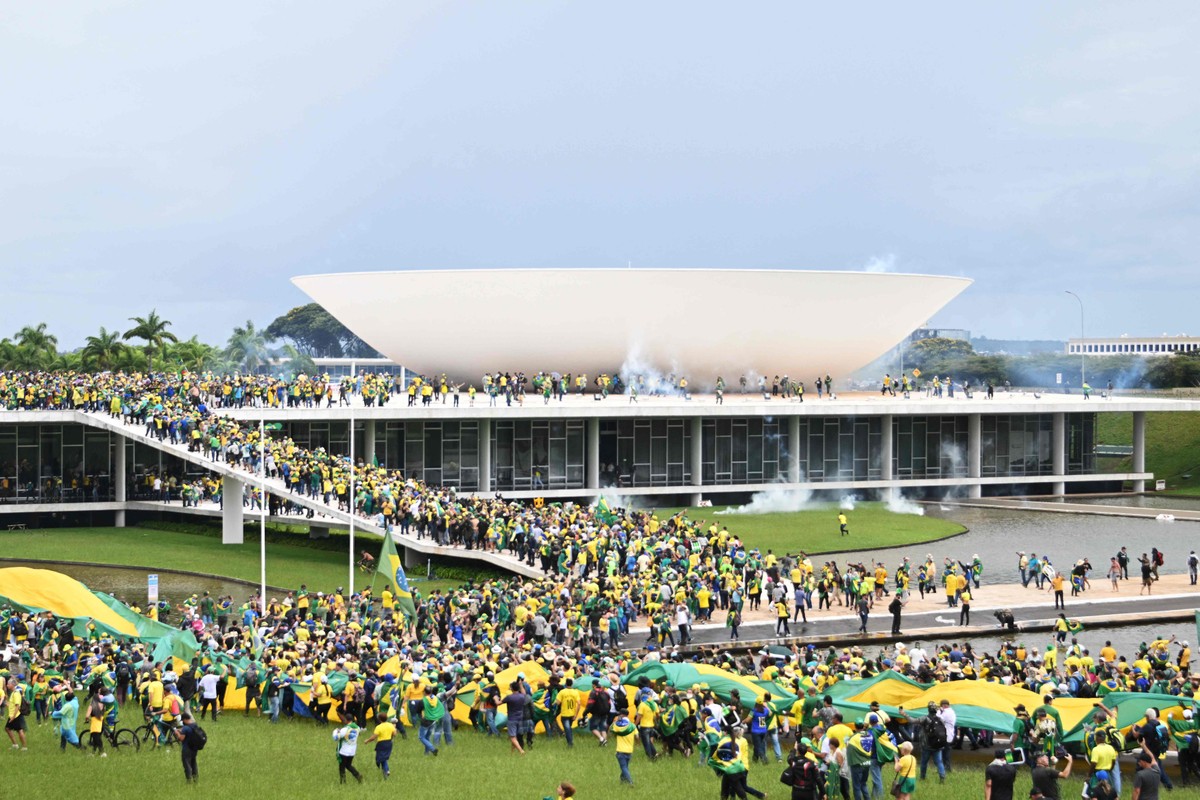 Terroristas invadem Congresso, Planalto e STF; forças de segurança iniciam  retomada | Política | O Globo