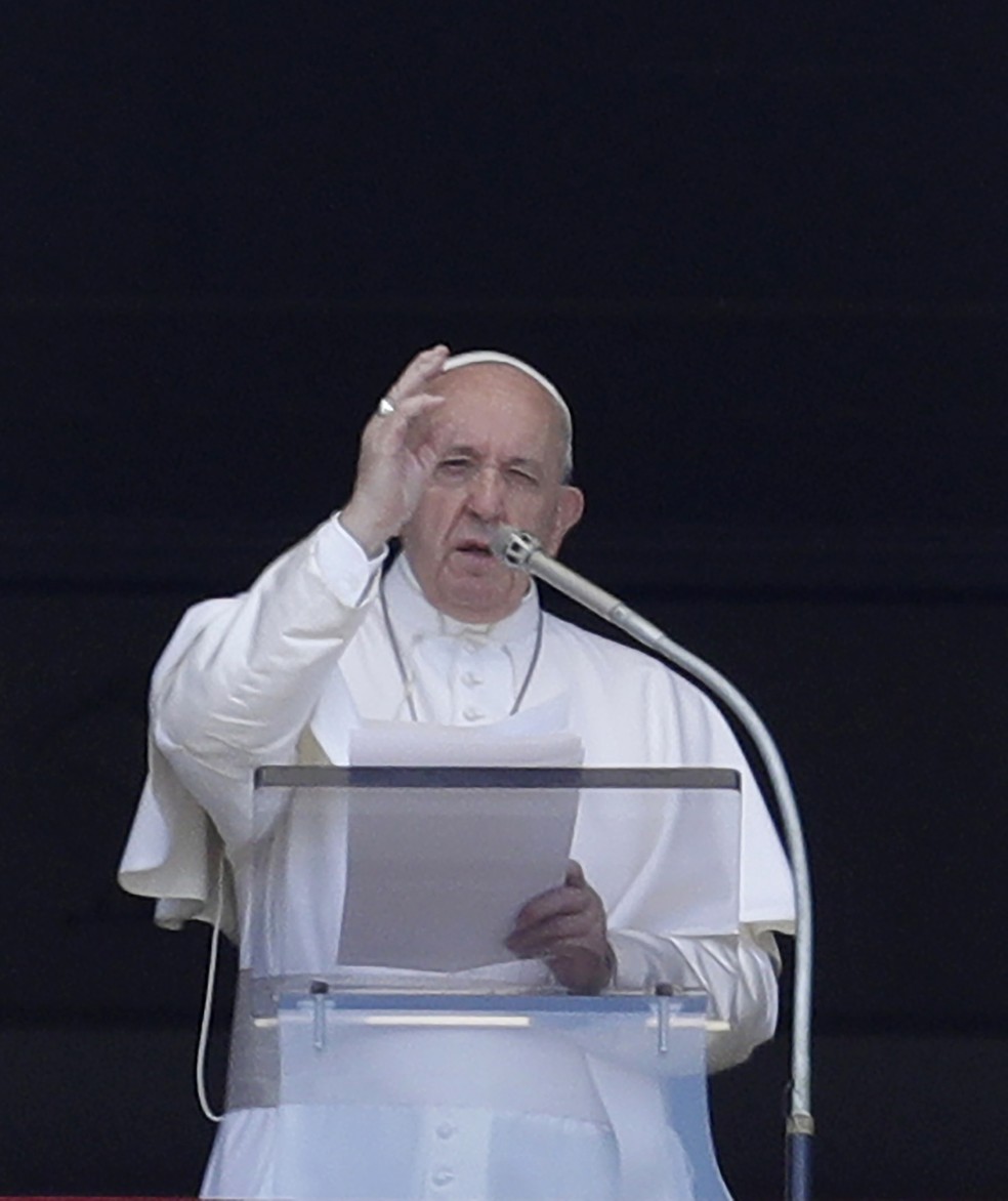 Papa Francisco fala ao pÃºblico na PraÃ§a SÃ£o Pedro, no Vaticano â Foto: Gregorio Borgia/AP