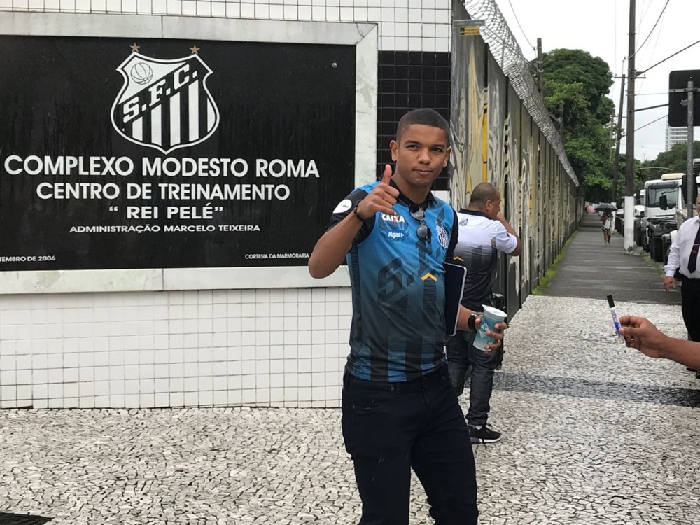 Renato Gaúcho confirma interesse do Grêmio em David Braz, mas rechaça troca por Marinho