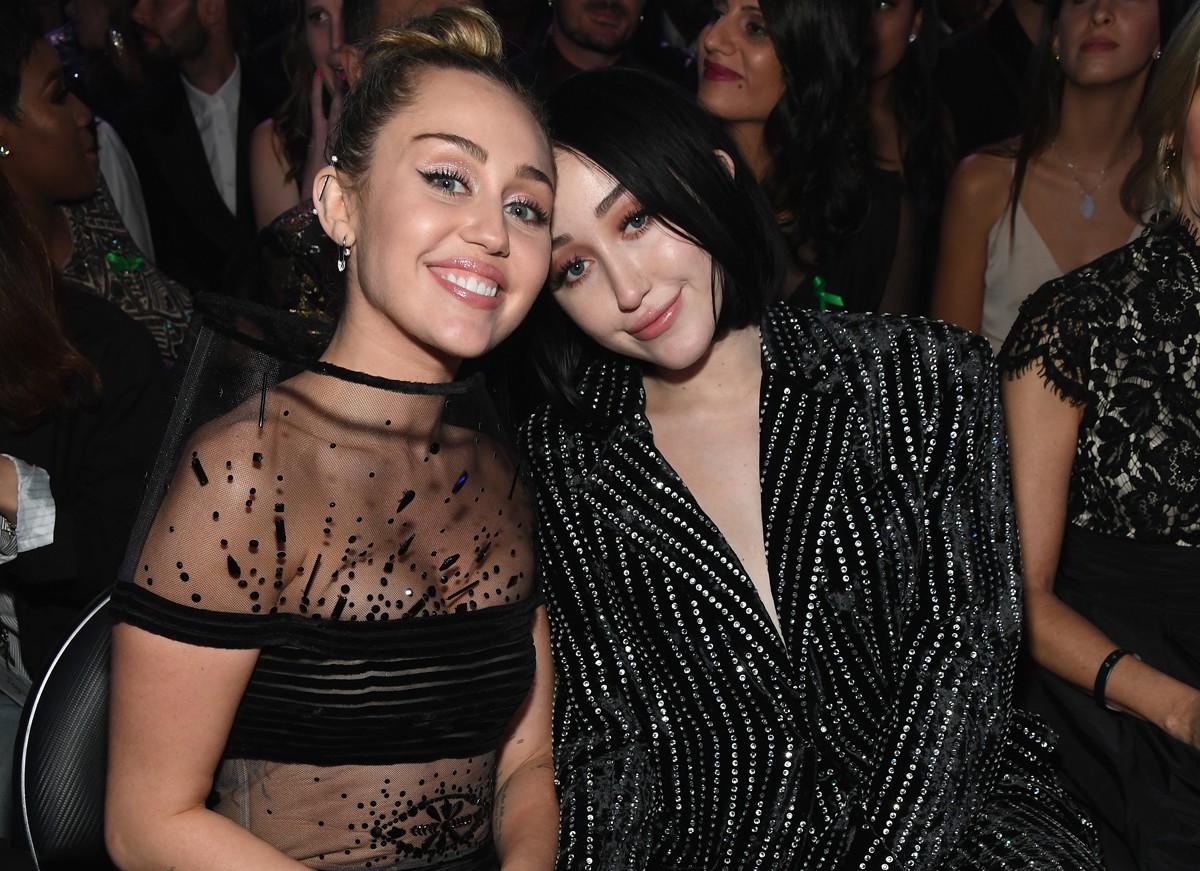 Noah Cyrus Irmã De Miley Cyrus Admite Vício Em Ansiolítico Poço Escuro E Sem Fundo Quem 0016