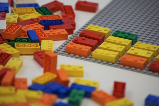 LEGO terá peças em braille para ajudar desenvolvimento de crianças cegas (Foto: Divulgação)