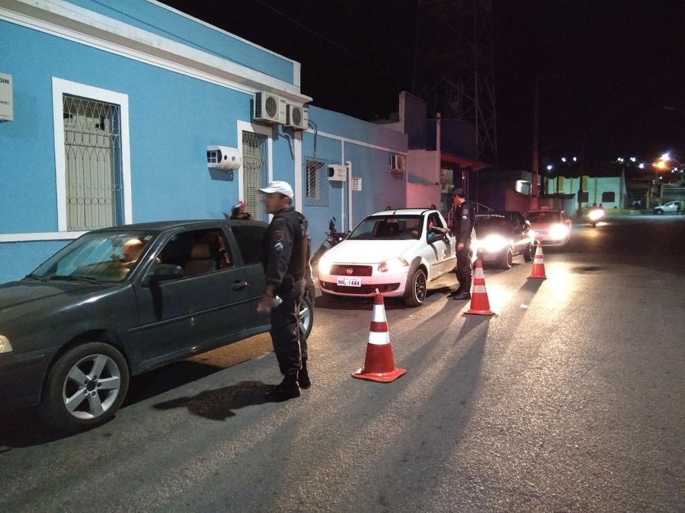 Ao todo, PM autuou abordou 195 veículos na blitz montada na cidade de Macaíba (Foto: Polícia Civil/Divulgação)