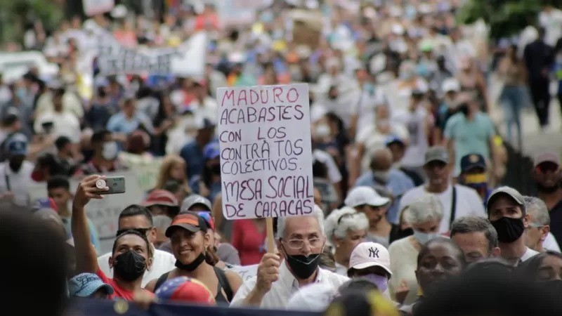 Em 2022 houve uma retomada dos protestos nas ruas da Venezuela (Foto: Getty Images via BBC News Brasil)