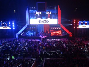 Palco da final de 'League of Legends' tem telão gigante que mostra partida (Foto: Gustavo Petró/G1)