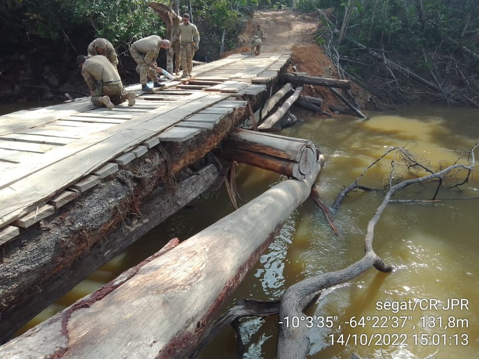 Ponte irregular é destruída pela PF dentro da TI Karipuna — Foto: PF/Divulgação