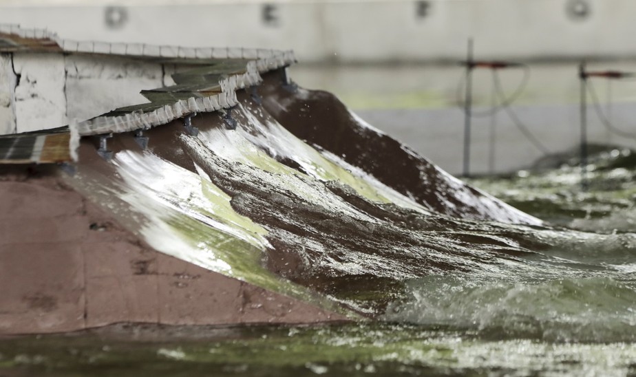 Um tanque de ondas foi construído para simular o dia a dia da ciclovia Tim Maia e das marés que atingem o costão do Vidigal, no Instituto Nacional de Pesquisas Hidrológicas, no Caju