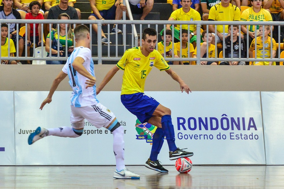 Neguinho teve passagem pela Seleção de futsal — Foto: Ricardo Artifon/CBFS