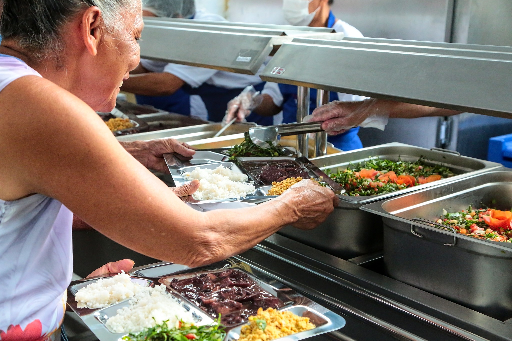 Almoço no Restaurante Popular de Uberaba custa R$ 5, mais caro que em Belo Horizonte