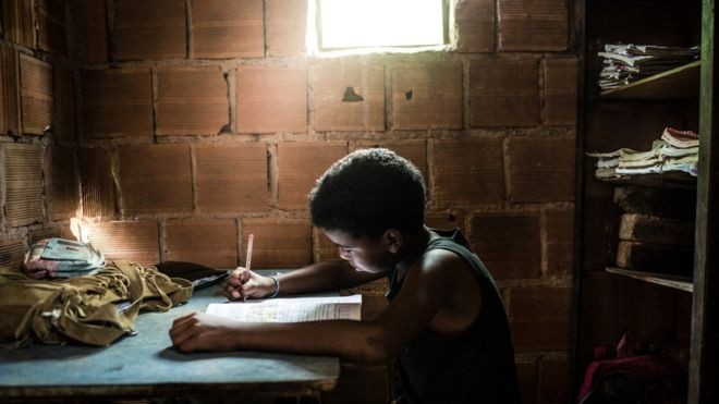 Foco deveria ser no ensino básico, não no superior, para que faculdades recebam 'os melhores, não os mais ricos' (Foto: IGOR ALECSANDER/GETTY IMAGES via BBC News Brasil) Foco deveria ser no ensino básico, não no superior, para que faculdades recebam 'os melhores, não os mais ricos' (Foto: IGOR ALECSANDER/GETTY IMAGES via BBC News Brasil)