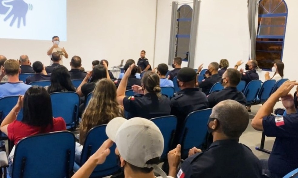 Mais de 20 guardas civis se formam em curso intensivo de Libras em Itararé — Foto: Prefeitura de Itararé / Divulgação 