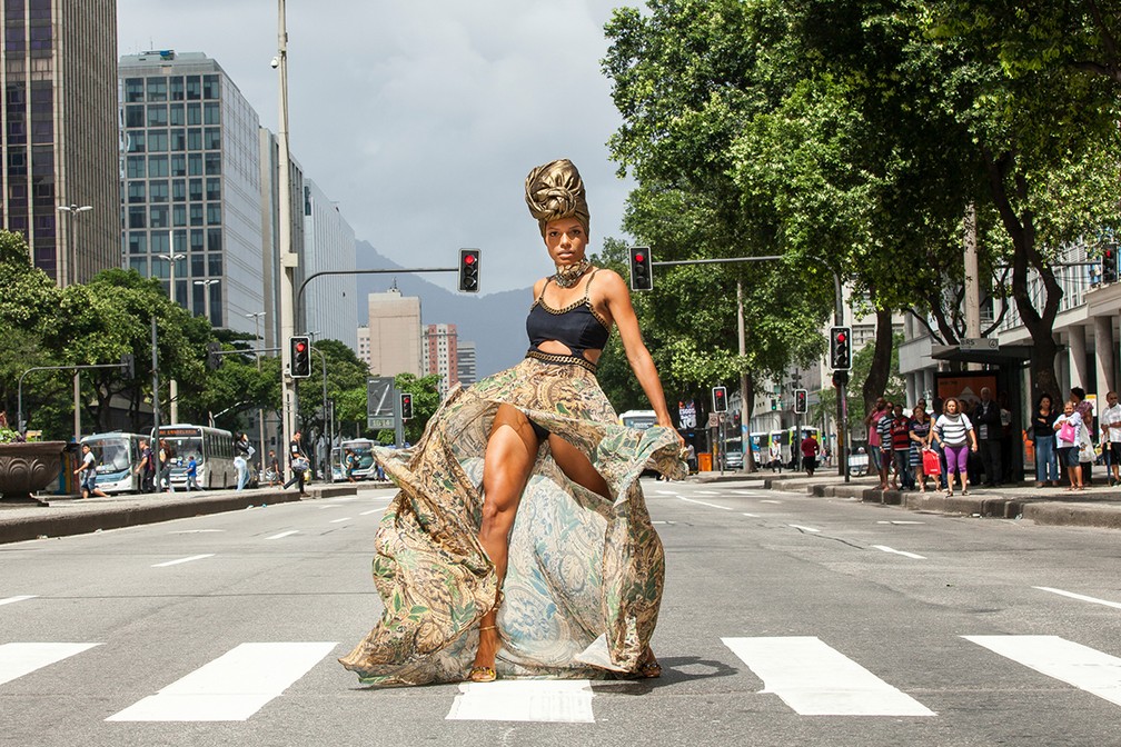 A atriz Quitéria Chagas é rainha de bateria da Império Serrano em 2019 — Foto: Divulgação