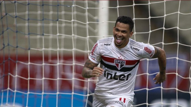 Luciano comemora gol do São Paulo contra o Fortaleza