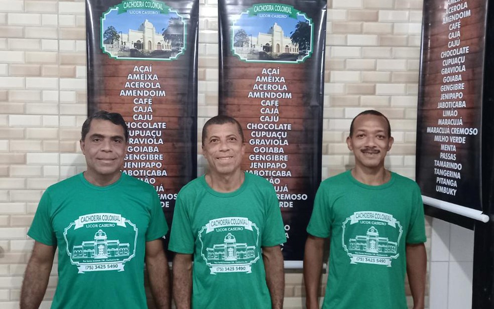 Da esquerda para direita, Roberto Freitas, Ant&ocirc;nio Reis e Moises Pinheiro, s&oacute;cios da casa de licor Cachoeira Colonial, na Bahia &mdash; Foto: Arquivo Pessoal