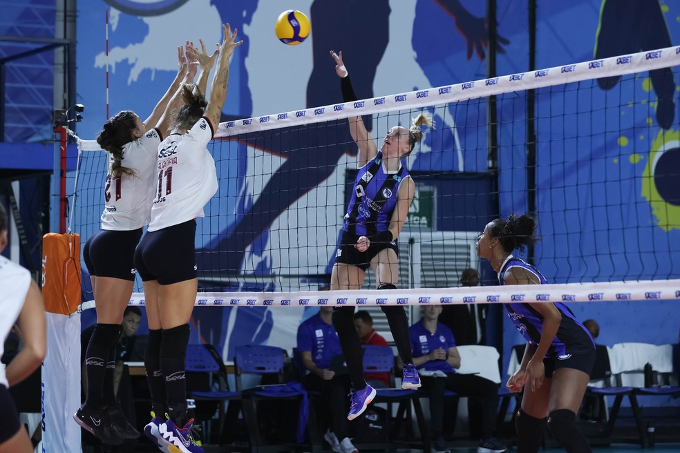 Pinheiros x Sesc-Flamengo, pelo returno da Superliga feminina 22/23 &mdash; Foto: Ricardo Bufolin/ECP