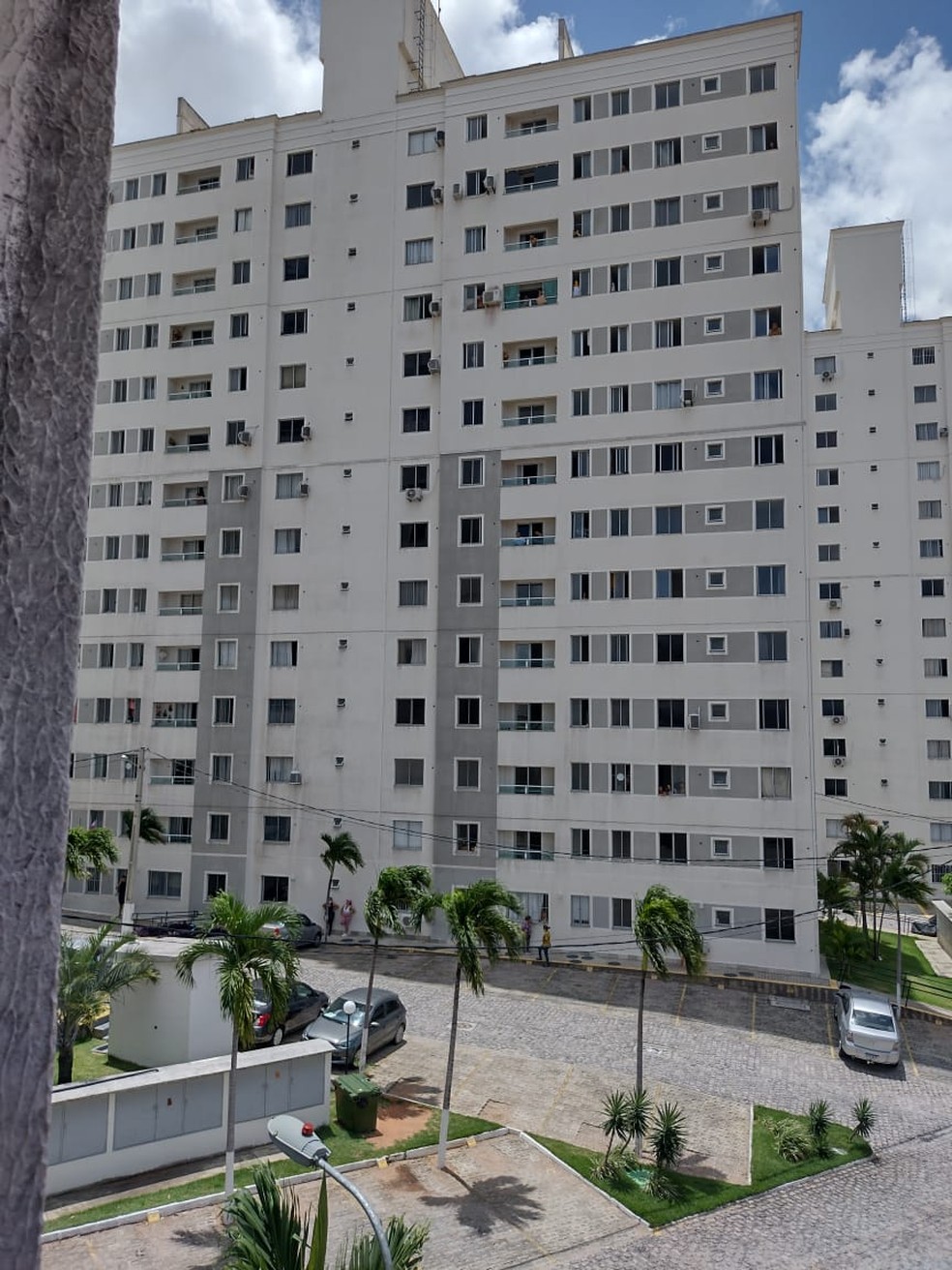 Homem faz mulher refém dentro de apartamento na Grande Natal — Foto: Redes sociais