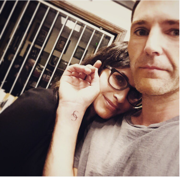 A atriz Courteney Cox com seu namorado (Foto: Instagram)