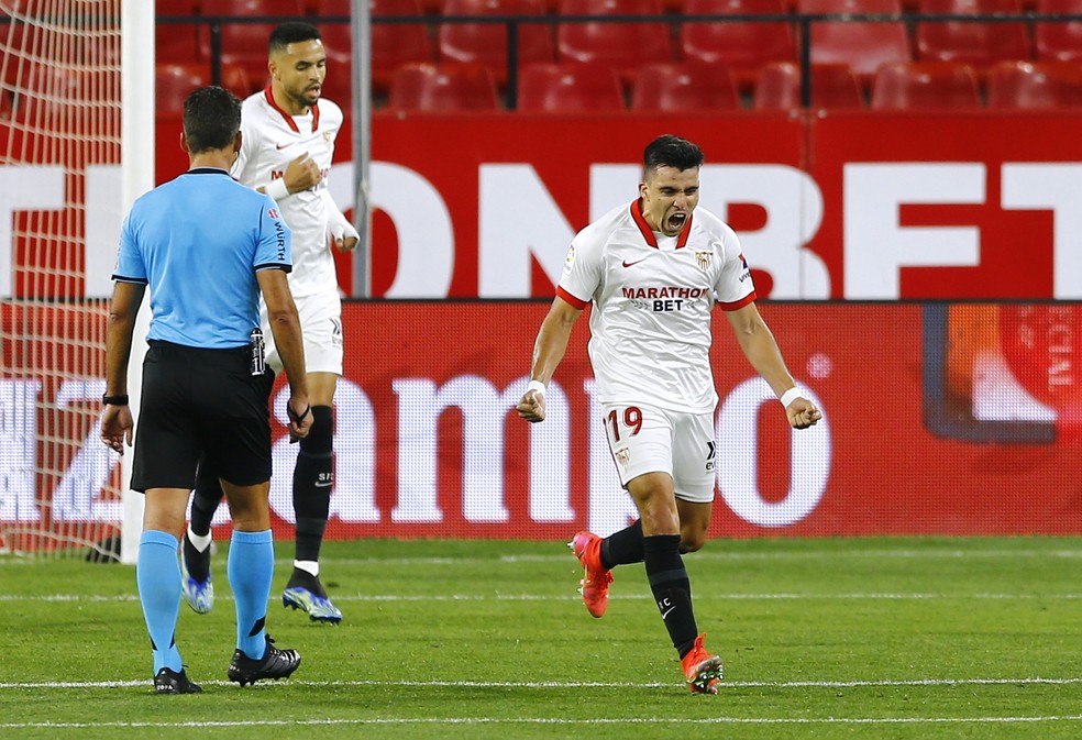 Acuna, Sevilla x Atletico Madrid &mdash; Foto: REUTERS/Marcelo Del Pozo