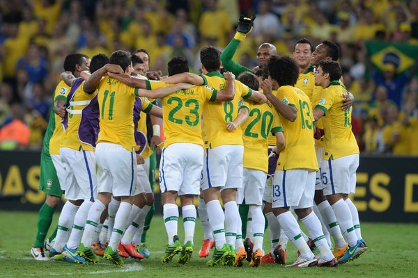 A história diz que o sucesso (ou fracasso) do Brasil em Copas do Mundo pouco muda o resultado das eleições (Foto: Getty Images)