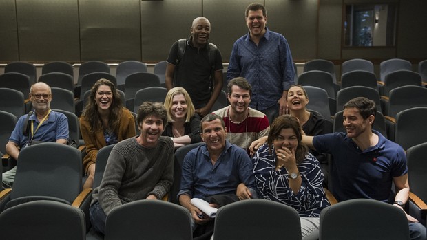 Elenco do &#39;Tomara Que Caia&#39; se reúne com diretores (Foto: Caiuá Franco/TV Globo)